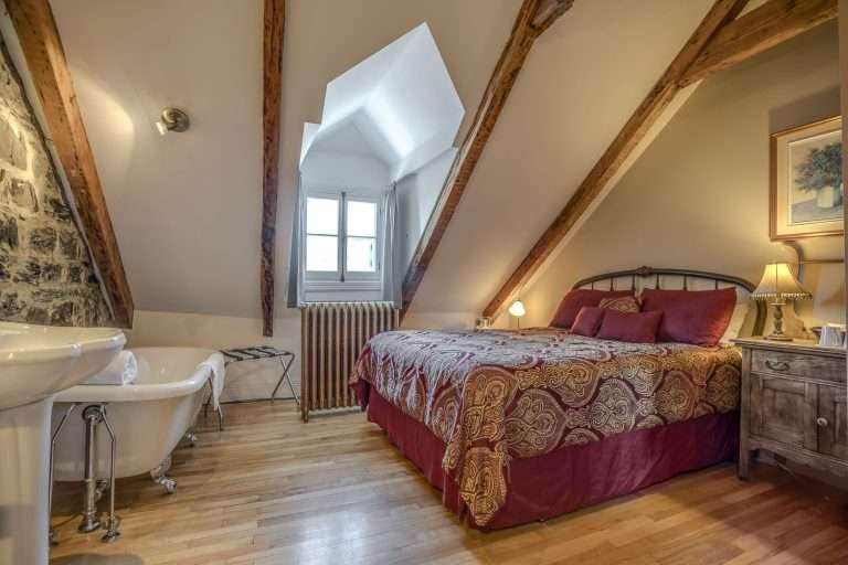 manoir sur le cap bedroom in Quebec City